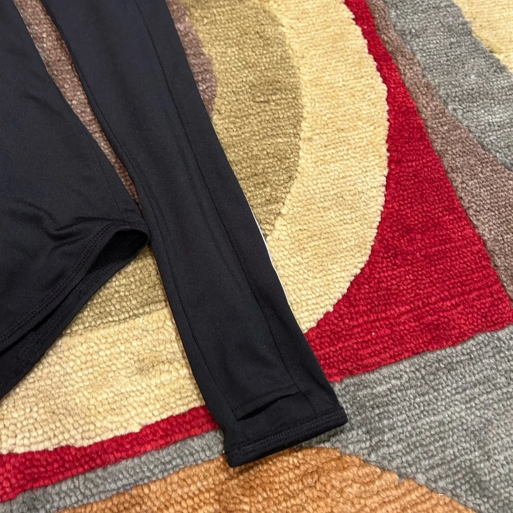 Athleta Running Wild Tapped Crew Top Black Long Sleeve Shirt Thumbholes Size XS